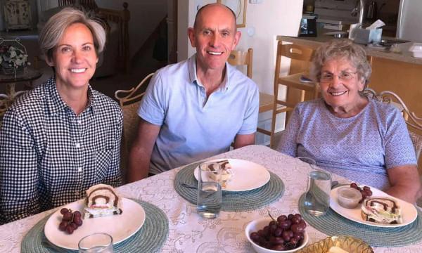 疫情下英國35萬50歲以上的人失業 有人搬回父母身邊,哪怕住地下室 疫情下英國35萬50歲以上的人失業 有人搬回父母身邊,哪怕住地下室