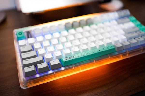 從效能到設計都是2021最大驚喜，鋁廠OG80蟲洞到底有多特別