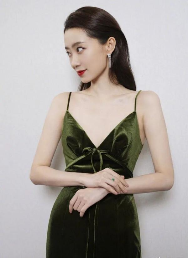 4條好看不凍人的厚半裙，搭什麼都顯瘦