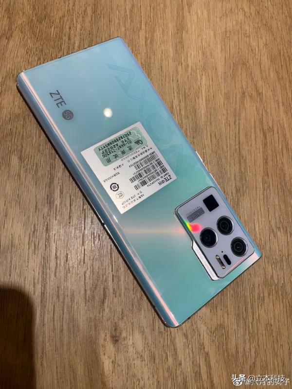 記憶體18G+1T版本，這可能是有史以來最大記憶體的手機