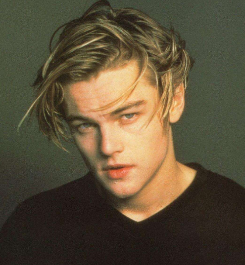 初見發如濃墨，再見禿頭禿腦！這12位男星的頭，讓女人好心碎