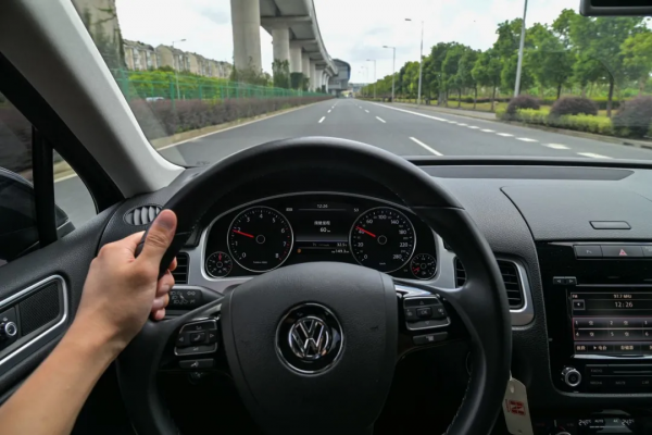 3.0T+8AT+四驅的二手大眾途銳,23.68萬唾手可得 3.0T+8AT+四驅的二手大眾途銳,23.68萬唾手可得