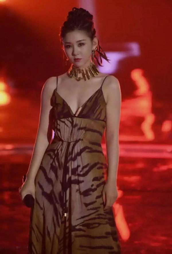 李小萌瘦出新高度