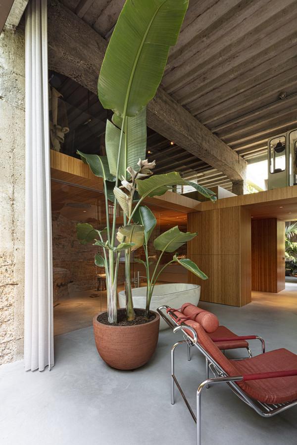 破舊的體育大樓改造成私人住宅:新與舊的碰撞 破舊的體育大樓改造成私人住宅:新與舊的碰撞