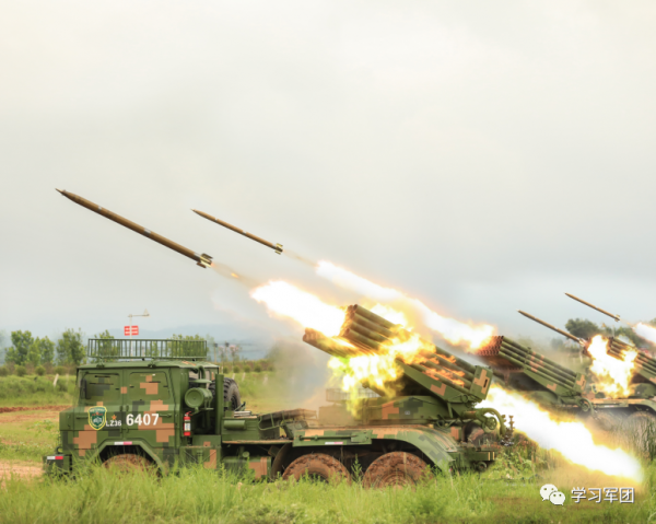 烎!多型火炮跨晝夜實彈射擊 烎!多型火炮跨晝夜實彈射擊