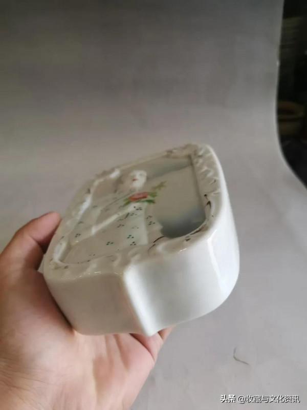 民國人物壁瓶花插鑑賞