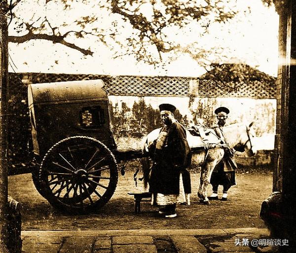 丈夫凌晨出殯，大風吹落棺材，縣令妙計破案，揭穿五條命案之謎