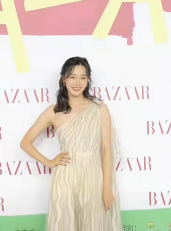 芭莎紅毯生圖太敢拍!楊冪陳偉霆牽手,孫一文穿仙女裙顏值太開掛 芭莎紅毯生圖太敢拍!楊冪陳偉霆牽手,孫一文穿仙女裙顏值太開掛