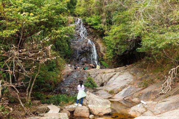 紅楓映襯下的廣東雲髻山，奇峰俊秀怪石嶙峋值得挑戰