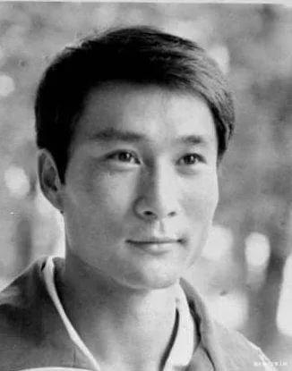 沈祥福自述——一雙足球鞋的故事 沈祥福自述——一雙足球鞋的故事