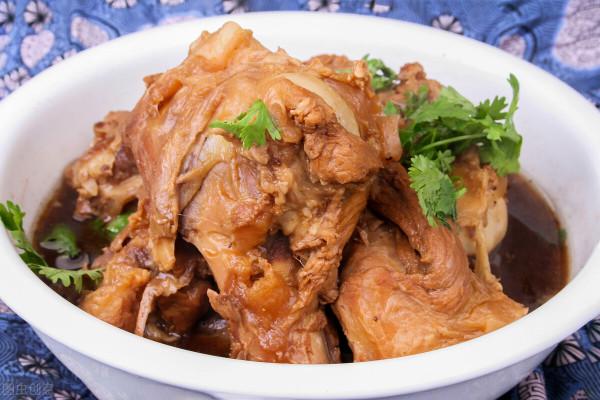 醬大骨頭好吃有訣竅，醬味十足，香爛入味，好吃解饞不油膩