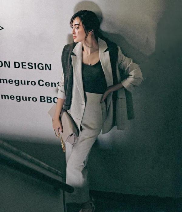 穿衣講究的中年女人,入秋後都愛利用這3種配色,高階又大方 穿衣講究的中年女人,入秋後都愛利用這3種配色,高階又大方