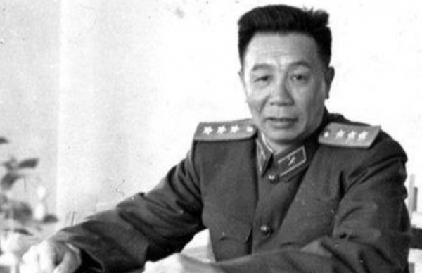 華野秘密行軍3日,突遭國軍轟炸,粟裕:那個排長有問題,抓住他 華野秘密行軍3日,突遭國軍轟炸,粟裕:那個排長有問題,抓住他