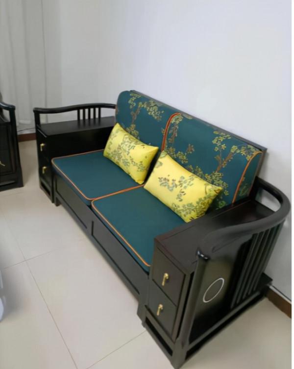 明亮整潔的空間裡,輕鬆地將中式韻味展現出來 明亮整潔的空間裡,輕鬆地將中式韻味展現出來