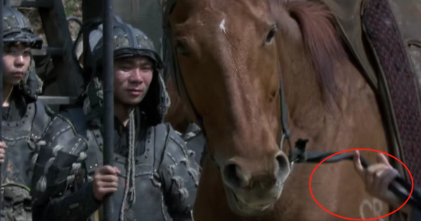 張飛穿皮鞋，楊穎“花容失色”，觀眾：我們連敷衍都不配了嗎？