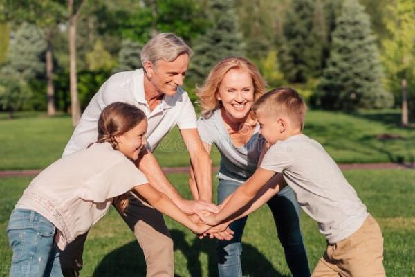 可愛的么妹，家產爭奪戰中一桌飯局搞定財產掌握在手