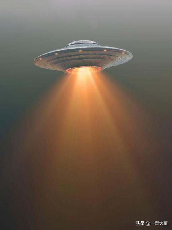 沙特巨大岩石被一分為二,逗趣網友猜測是“外星人”用鐳射劈開的 沙特巨大岩石被一分為二,逗趣網友猜測是“外星人”用鐳射劈開的