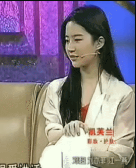 表面工夫都懶得做的名場面！楊怡甩臉胡定欣、劉亦菲深呼吸壓火