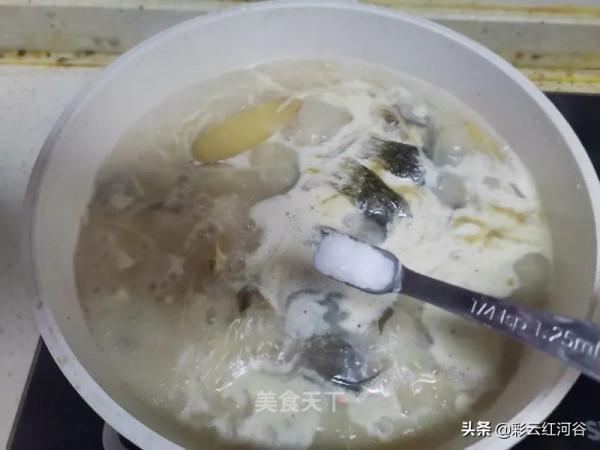 鯽魚菌菇豆腐湯：營養豐富，味道鮮美極了