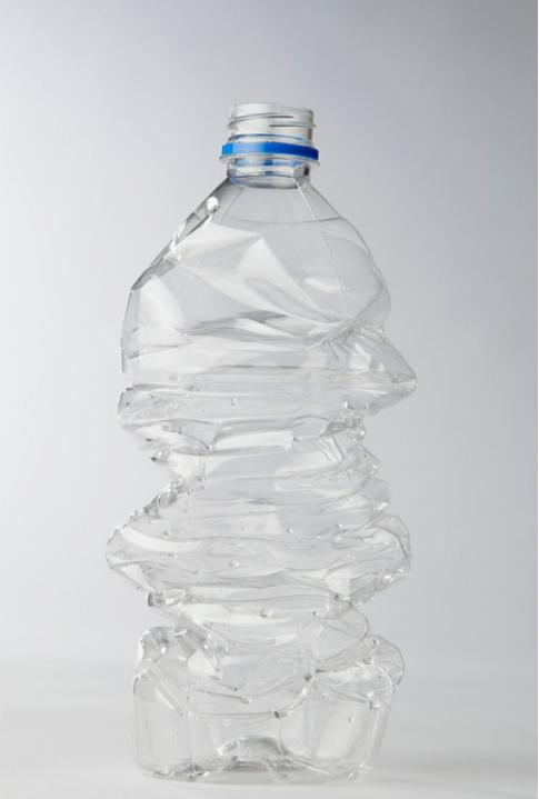 為什麼水在地球上44億年都不會過期,而裝入瓶子中很快就過期? 為什麼水在地球上44億年都不會過期,而裝入瓶子中很快就過期?