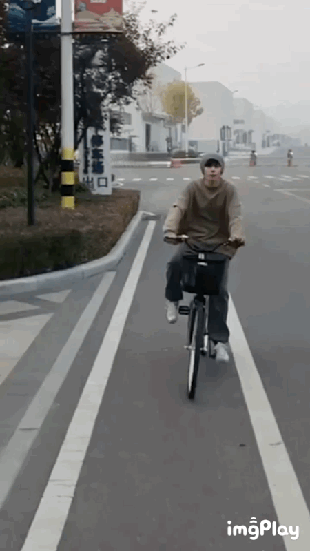 易烊千璽室友換女友太快！疑似無縫銜接，網友：小小年紀就渣了？