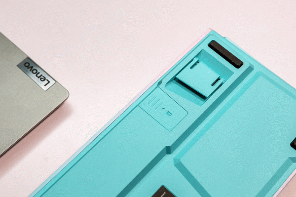 用色彩裝點個性，杜伽K330W機械鍵盤，給你的桌面加一道風景