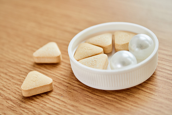 藥店2元一瓶的維C和幾百塊一瓶的維C，有啥區別？告訴你大實話