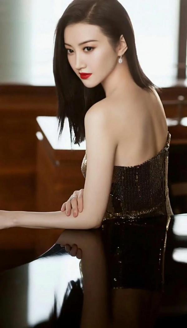 著名演員景甜，真的很甜，美麗大方