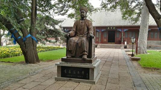 內蒙古一奇特景點，為清朝王爺府邸，規模宏大布局精巧建築壯觀