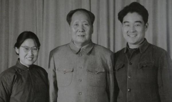 1976年，病重的毛主席給李敏做了一個手勢，大家沒明白是什麼意思