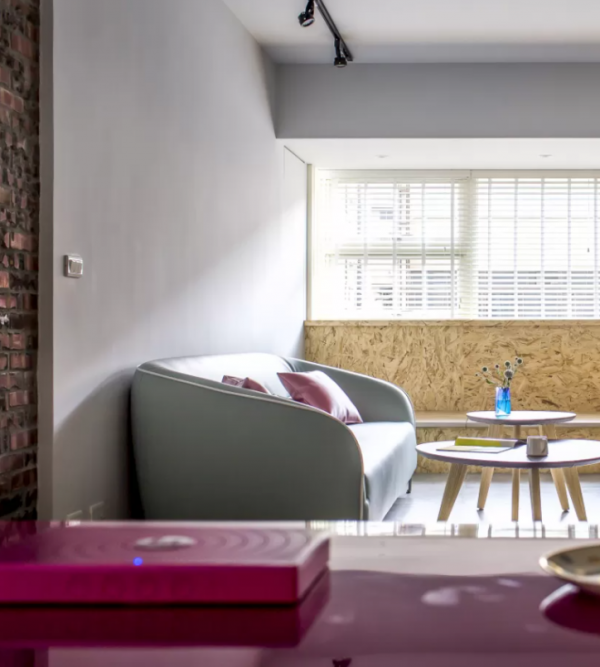 沒想到歐松板還能這麼用：直接在客廳窗邊打造卡座，舒適感升級了