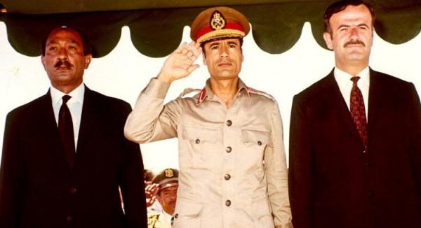 卡扎菲會見英國首相時，光著腳放了一個響屁，表達他的不屑