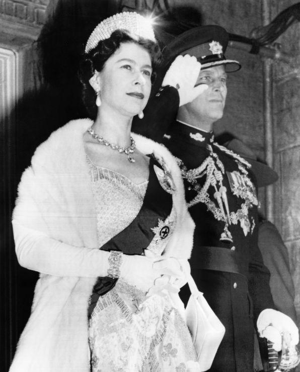 英女王的手鍊好精美，有條十幾歲就開始戴，還有個在她一歲照片上