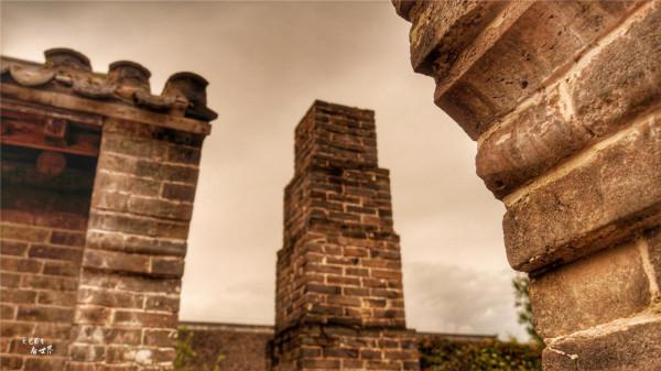 參觀滿族民居，終於明白什麼是東北三大怪，姑娘叼著大煙袋真意外