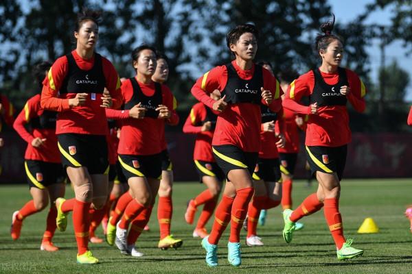 體壇綜述 &vert;中國女足包機出征亞洲盃，周琦不滿女記者地域歧視