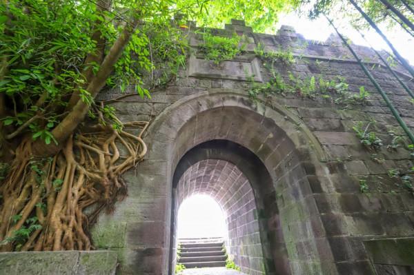 四川瀘州發現一座宋代城堡,四座城門儲存完好,城內美如世外桃源 四川瀘州發現一座宋代城堡,四座城門儲存完好,城內美如世外桃源