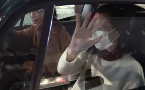 一眾老戲骨聚會!55歲關秀媚仍貌美,與小7歲男星相戀15年不結婚 一眾老戲骨聚會!55歲關秀媚仍貌美,與小7歲男星相戀15年不結婚