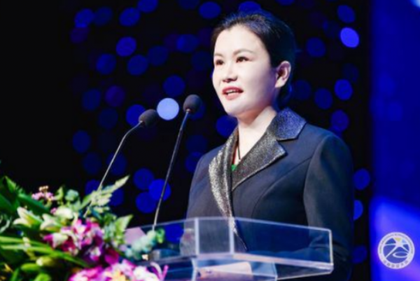 &quot&semi;玻璃女王&quot&semi;周群飛：一婚嫁老闆，二婚嫁自家司機，二十年賺500億