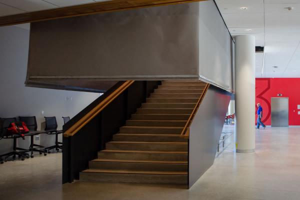 有沒同行討論且更深入分析關於防火擋煙簾擋煙垂壁簾的更多知識？