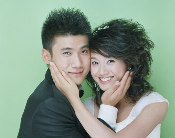朱丹嫁給週一圍：婚後有愛也有淚，4年生2娃，在卑微中幸福
