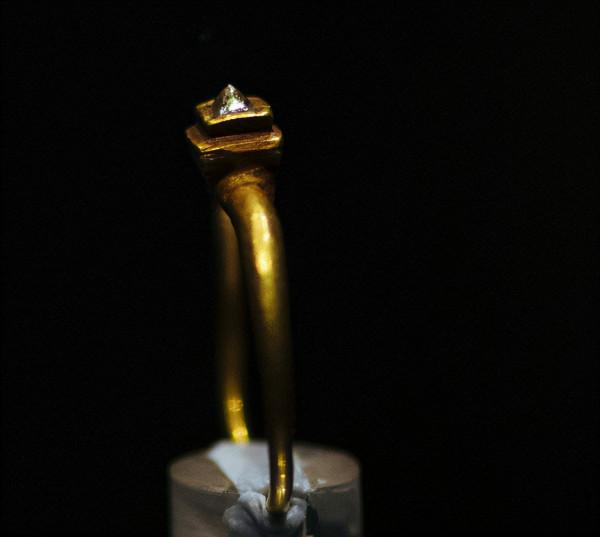 我國千年前的鑽石戒指,其主人乃頂級門閥,時間塵封不了它的光彩 我國千年前的鑽石戒指,其主人乃頂級門閥,時間塵封不了它的光彩