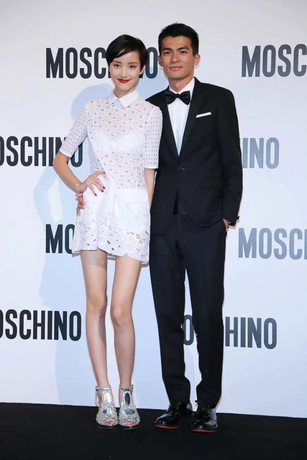 裴蓓的果敢女性衣櫥，被張家誠拍出來了