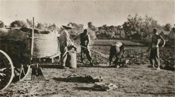 北平“糞霸”有多壕？於德順獨佔36條糞道，擁有100餘套房產