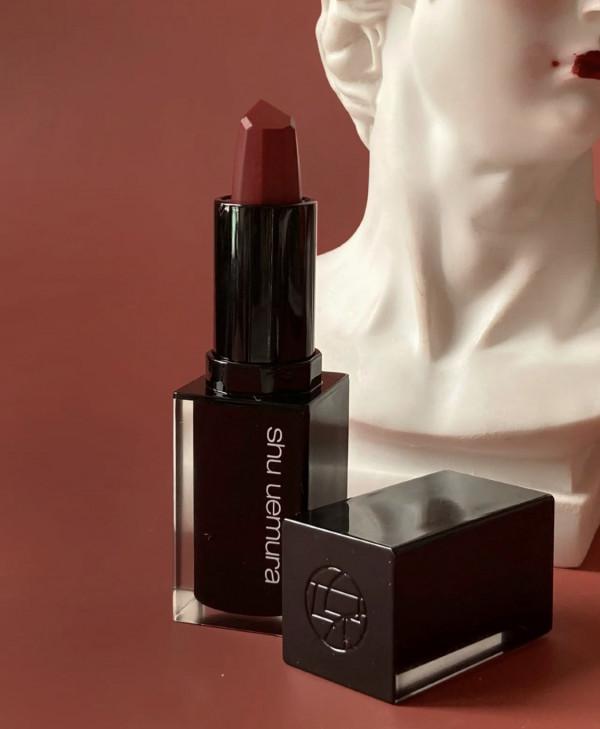 秋天通勤塗這幾支口紅,優雅又高階,讓你在辦公室裡脫穎而出 秋天通勤塗這幾支口紅,優雅又高階,讓你在辦公室裡脫穎而出