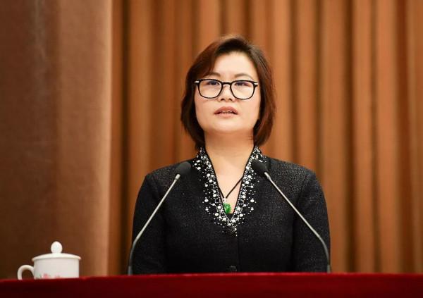 “玻璃女王”周群飛:打工妹到湖南女首富,為何不嫁富豪嫁司機? “玻璃女王”周群飛:打工妹到湖南女首富,為何不嫁富豪嫁司機?