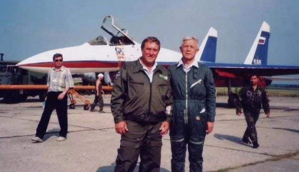 中國唯一的白人將軍，為買回蘇27，帶人喝翻17名蘇聯軍官