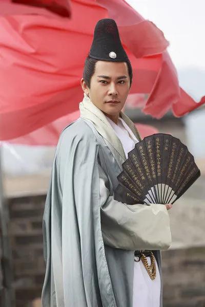 都說山東盛產美男子，這13位魯籍男星，個個五官端正，英氣逼人