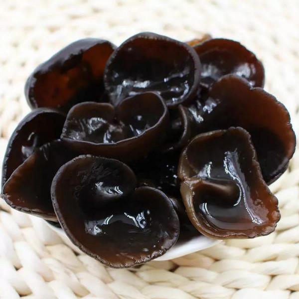 天冷了，老年人要記得吃8種“護心”食物，價格不高，人人吃得起