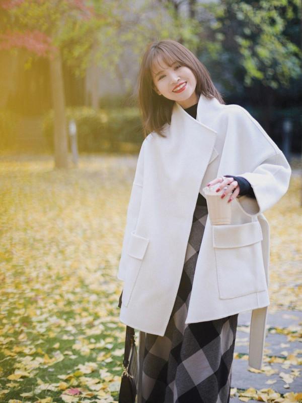 今年流行羽絨服搭配針織褲，百搭又時尚，普通女生也能穿出高階感