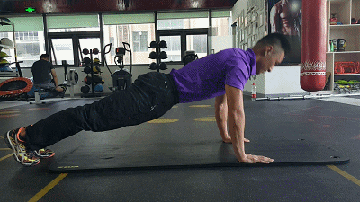 每天堅持做俯臥撐，身體會收穫這4個好處，輕鬆擁有肌肉身材